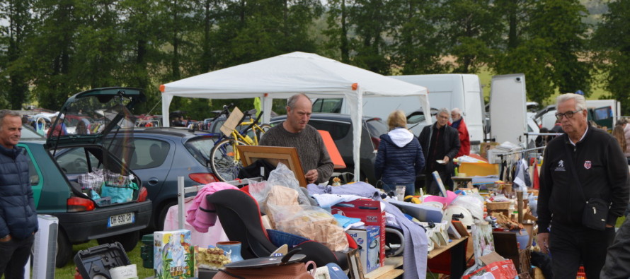 Des milliers de visiteurs pour la foire à tout du stade