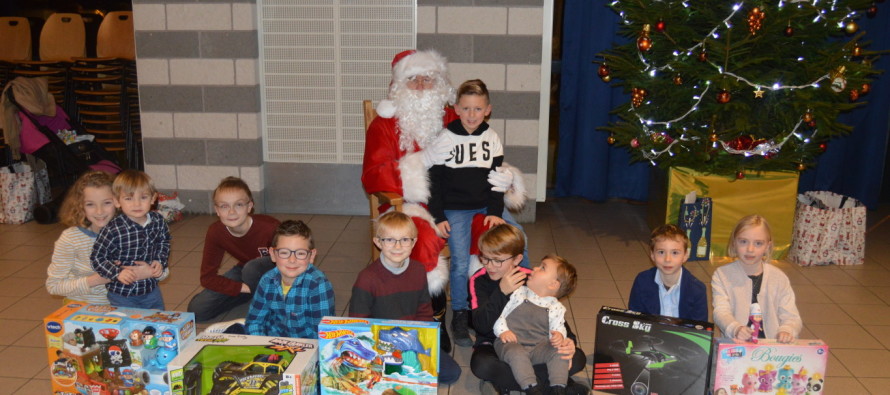 Le Père Noël rend visite aux enfants du personnel municipal