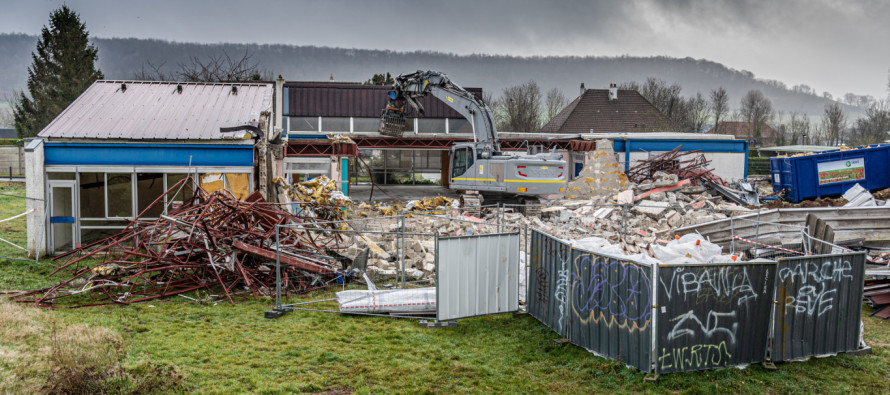 Démolition de l’ancien groupe scolaire Le Vallon