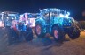 Un magnifique défilé de tracteurs illuminés