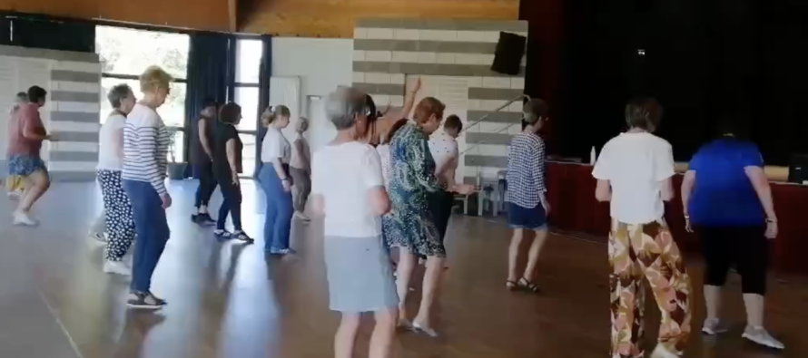 Les Andrews Dancers ouvrent leurs portes pour découvrir la Line Dance